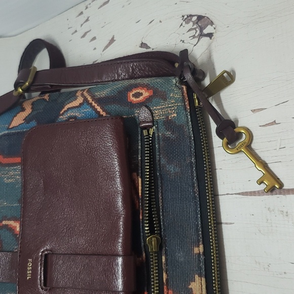 Fossil ptint blue canvas and leather crossbody bag - Picture 3 of 8